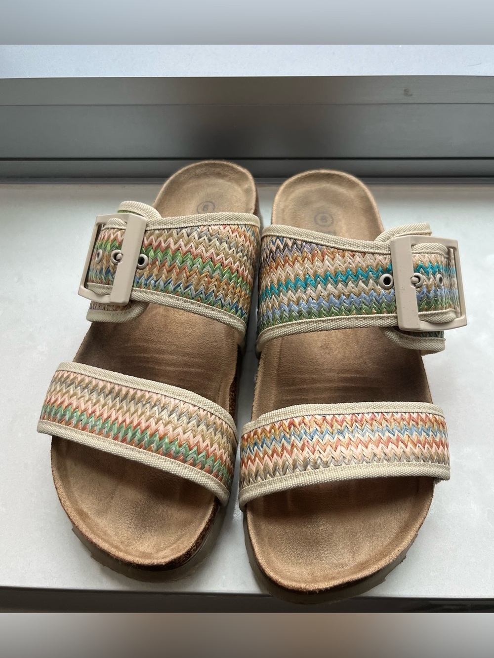Woven slides with buckle